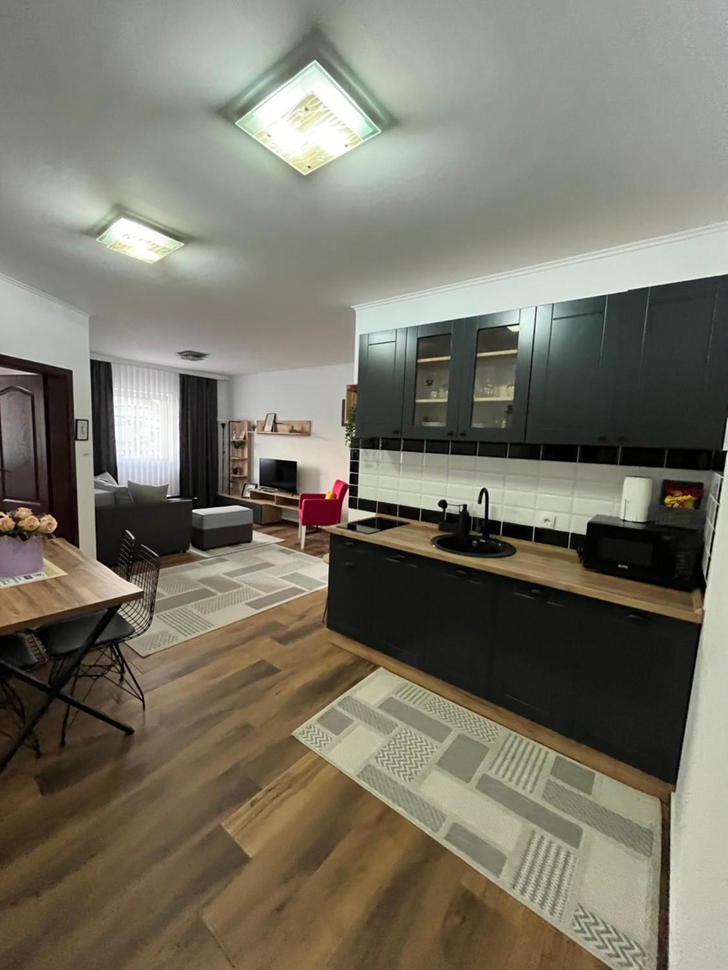 Airport Sky Apartments Lux Belgrado Exterior foto