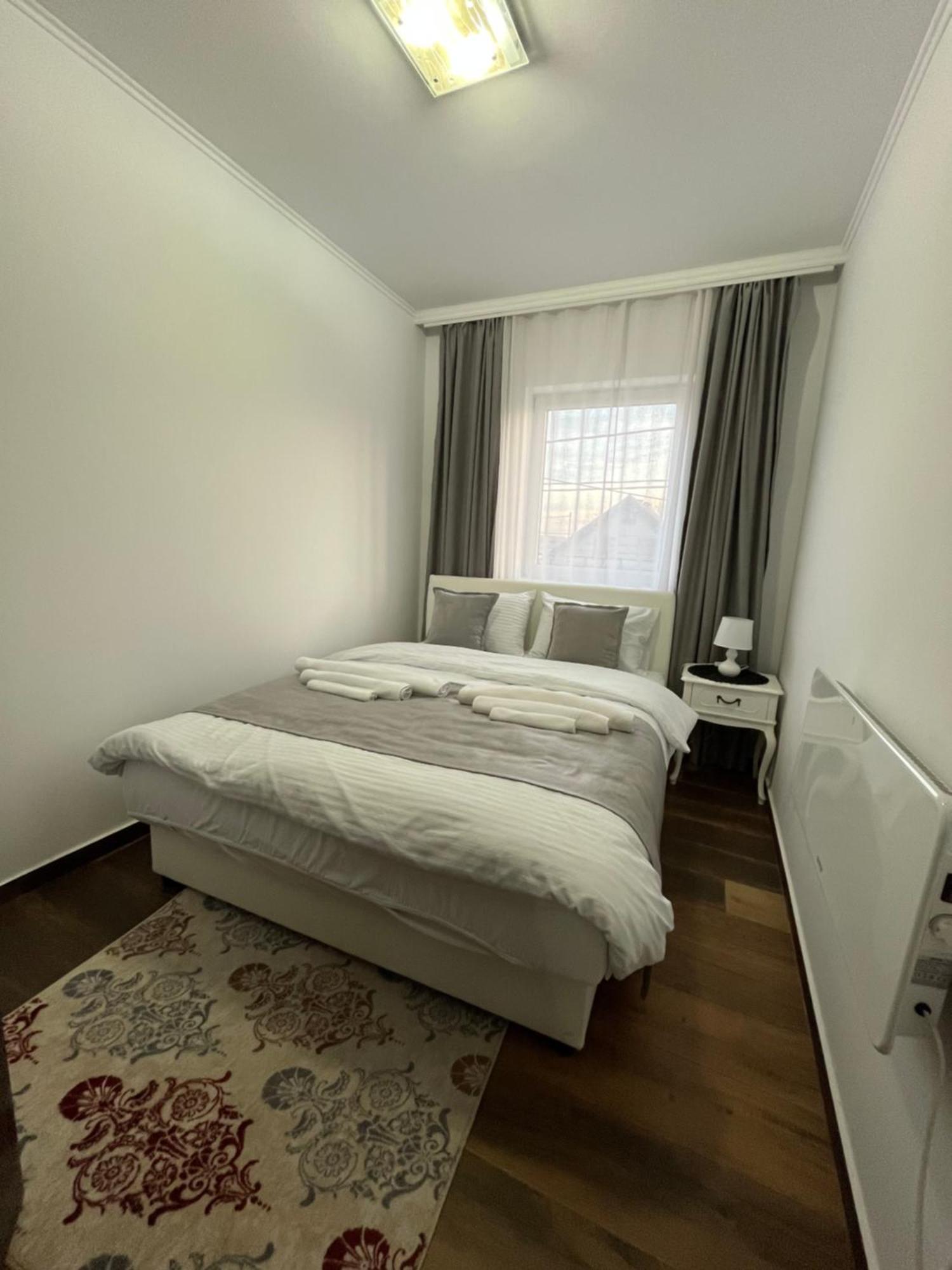 Airport Sky Apartments Lux Belgrado Exterior foto