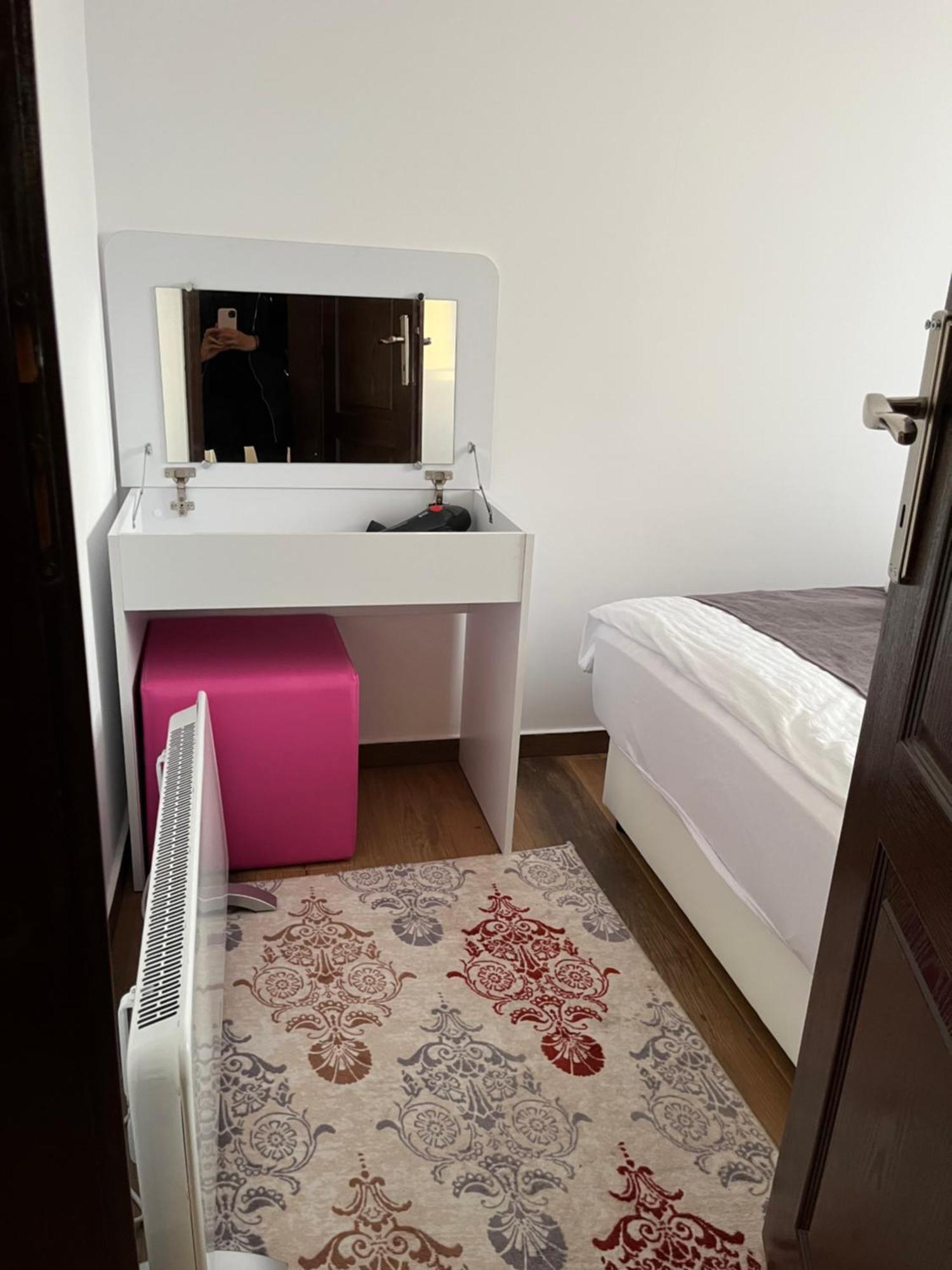 Airport Sky Apartments Lux Belgrado Exterior foto